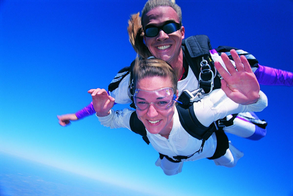 two people skydiving in tandem
